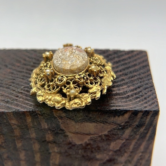 Vintage gold tone earth tone swirl center delicate filigree domed brooch pearls - Picture 6 of 14